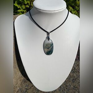 Elegant Green and Silver Pendant Necklace